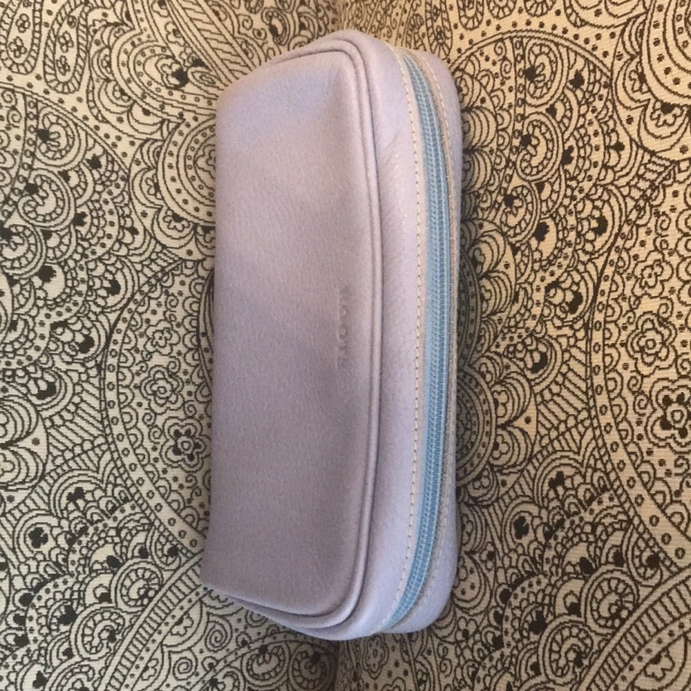 Roots Pouch - Picture 3 of 5